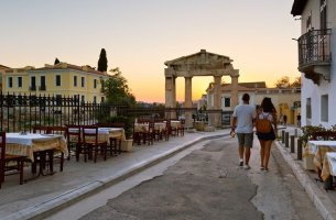 Bloomberg: Κλιματική αλλαγή και υπερτουρισμός απειλούν τις τουριστικές οικονομίες της νότιας Ευρώπης