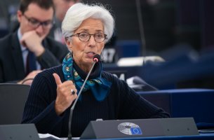 Η ΕΚΤ στοχεύει τις τράπεζες που υστερούν στον τομέα του κλίματος