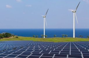 Ρεκόρ στην ανάπτυξη ΑΠΕ το 2024, αλλά μακριά από τον κλιματικό στόχο