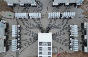 Όμιλος ΔΕΗ: Έναρξη κατασκευής νέου σταθμού μπαταριών (BESS) στο Αμύνταιο