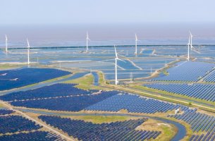 Συνεργασία Apple με HELLENiQ ENERGY για ηλιακό πάρκο στην Κοζάνη