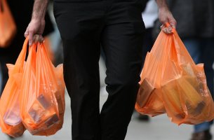 Η Καλιφόρνια στραφήκε νομικά κατά κατασκευαστών πλαστικών σακουλών για παραπλανητικούς ισχυρισμούς ανακύκλωσης