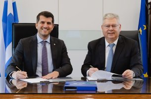 Helleniq Energy: Δωρεά 3 Πυροσβεστικών για την Ανάπλαση του Πεντελικού