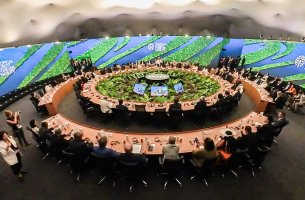 COP30: ΗΠΑ “απόντες – παρόντες” στις διαπραγματεύσεις; Ευρώπη και Κίνα αναπληρώνουν το κενό