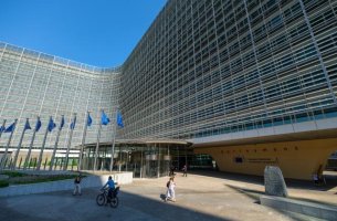 Το Ευρωπαϊκό Κοινοβούλιο εγκρίνει τον νέο κλιματικό στόχο για το 2040 – Στο 90% η μείωση εκπομπών, με δυνατότητα αγοράς «ξένων» πιστώσεων άνθρακα