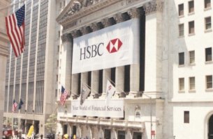 HSBC: «Xαλαρώνει» και άλλο τους ενδιάμεσους κλιματικούς στόχους της 