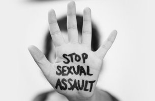 ΠΟΥ: Σχεδόν μία στις τρεις γυναίκες στον κόσμο έχει βιώσει ενδοοικογενειακή ή σεξουαλική βία