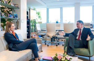 Ο Πρόεδρος του Ξενοδοχειακού Επιμελητηρίου Ελλάδος συναντήθηκε με την Ρομπέρτα Μέτσολα