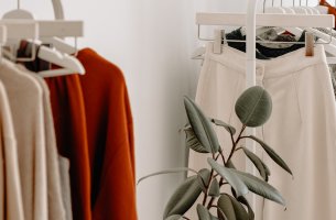 Ψηφιακό «διαβατήριο» για τα ρούχα: η ΕΕ επιχειρεί να βάλει τέλος στο greenwashing της μόδας