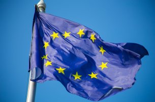 Η Κομισιόν χαλαρώνει περαιτέρω τους κανόνες περιβαλλοντικής αναφοράς για τις επιχειρήσεις