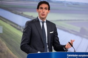 Xούκστρα: «Μη αξιόπιστη» η επίθεση Κίνας–Ινδίας–Σαουδικής Αραβίας στον ευρωπαϊκό μηχανισμό συνοριακού άνθρακα