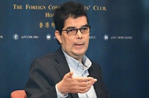 Πέθανε ο David Webb, η φωνή της διαφάνειας στην εταιρική διακυβέρνηση του Χονγκ Κονγκ