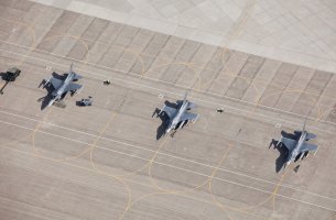 Ομάδα επενδυτών διαμορφώνει αρχές για υπεύθυνες επενδύσεις στην άμυνα – στόχος η δημοσίευση έως τα μέσα του 2026