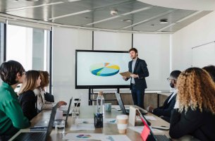 Παγκόσμιο Οικονομικό Φόρουμ: Γιατί οι ομάδες βιωσιμότητας πρέπει να «μιλήσουν» τη γλώσσα των επιχειρήσεων