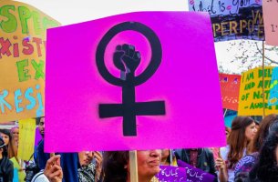 Tampon tax: Όταν η έμφυλη ανισότητα αποτυπώνεται στον ΦΠΑ 