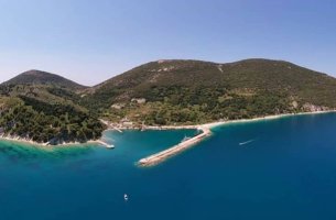 Σαράντα περιβαλλοντικές ενώσεις ζητούν να ματαιωθεί το επενδυτικό σχέδιο του γαμπρού Τραμπ σε ακατοίκητο αλβανικό νησί