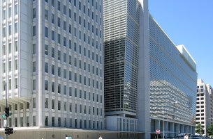 Παγκόσμια Τράπεζα: Σημαντικό χάσμα μεταξύ νομοθεσίας για την ισότητα φύλων και της πράξης