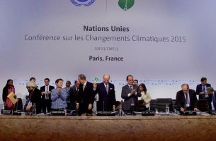 Reuters: Σταυροδρόμι για το Κλίμα — Δέκα χρόνια μετά τη Συμφωνία των Παρισίων, τα δεδομένα δείχνουν επιτάχυνση της υπερθέρμανσης