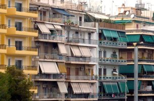  ΕΛΙΤΗΕ: «Γερασμένα» τα κτήρια στην Ελλάδα, με ηλεκτρικές εγκαταστάσεις στα όρια τους