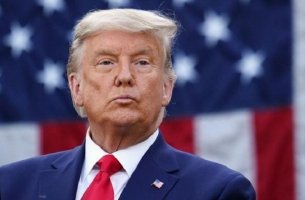 ΗΠΑ: Ο Τραμπ καταργεί τη βάση της κλιματικής ρύθμισης και βάζει τέλος στα ομοσπονδιακά όρια εκπομπών οχημάτων