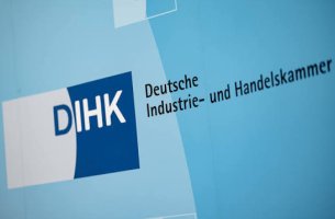 DIHK: Ένα χρόνο μετά τα Omnibus, οι επιχειρήσεις ζητούν ουσιαστική μείωση γραφειοκρατίας