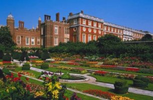 Βασιλιάς Κάρολος: Το «πράσινο Νταβός» στο Hampton Court δείχνει τη νέα κατεύθυνση της εταιρικής βιωσιμότητας