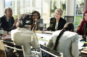 Γιατί έχει νόημα οι γυναίκες να εργάζονται για γυναίκες