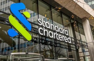 Standard Chartered: Έσοδα 1,07 δισ. δολαρίων από sustainable finance το 2025