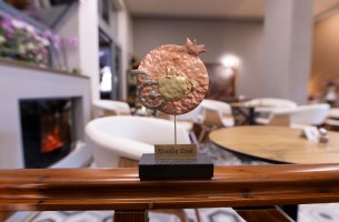 H HELLENiQ ΕNERGY στηρίζει το πρώτο κοινωνικό καφενείο με εργαζόμενους ΑμεΑ στο Θριάσιο