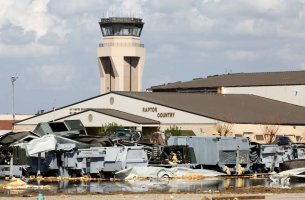 Πεντάγωνο: Απορρίπτει την «κλιματική ατζέντα», αλλά επενδύει δισεκατομμύρια στην ανθεκτικότητα των βάσεων