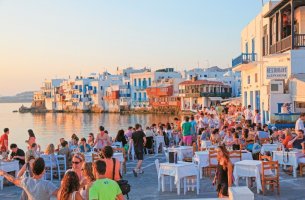 Τι προβλέπει το νέο χωροταξικό για τον τουρισμό – Τι αλλάζει σε κλίνες και παραλίες