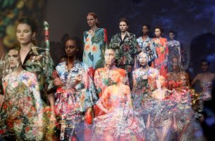 Vogue: Οι sustainable συνεργασίες στη μόδα φέρνουν ευκαιρίες αλλά και κινδύνους για τα brands