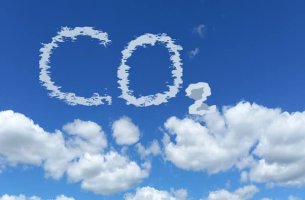 Η Ε.Ε. εξετάζει επιπλέον δωρεάν δικαιώματα CO₂ για τη βιομηχανία εν μέσω πιέσεων για ανταγωνιστικότητα