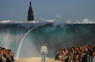 Louis Vuitton: Υπερασπίζεται τη βιωσιμότητα της εντυπωσιακής εγκατάστασης στην Εβδομάδα Μόδας του Παρισιού