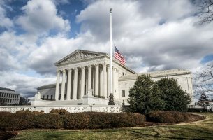ΗΠΑ: 20 πολιτείες προσφεύγουν κατά του Τραμπ για το διάταγμα κατά των πολιτικών DEI στους ομοσπονδιακούς αναδόχους