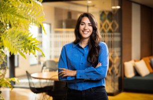 Danielle D’Silva (Booking.com): «Το 17% των Ελλήνων ταξιδιωτών αναφέρει ότι έχει χρειαστεί να ακυρώσει ταξιδιωτικά σχέδια λόγω ακραίων καιρικών φαινομένων»