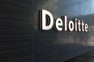 Deloitte: Νέο εργαλείο AI μεταφράζει τις επενδύσεις ESG στη «γλώσσα» των CFOs και CEOs