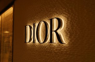 Dior: Εκπαιδεύει όλους τους εργαζομένους της στη βιωσιμότητα με νέο παγκόσμιο πρόγραμμα