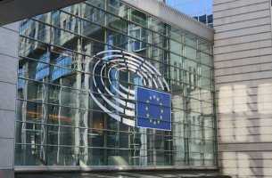 ΕΤΕπ: Νέα χρηματοδότηση 10,7 δισ. δολαρίων για επιχειρήσεις, ενέργεια και στρατηγικές υποδομές