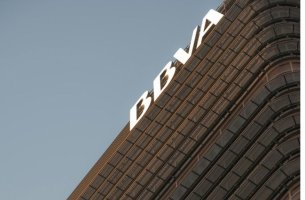 BBVA: Πράσινο χαρτοφυλάκιο €23,9 δισ. – 2,94 εκατ. τόνοι CO₂ αποφεύχθηκαν μέσω green bonds