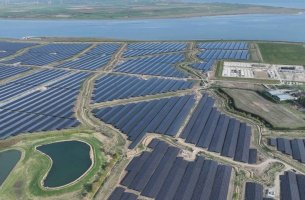 Συμφωνία Metlen και Coca-Cola Τρία Έψιλον για προμήθεια πράσινης ενέργειας