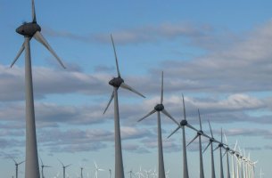 ΕΛΕΤΑΕΝ: 38,9 εκατ. ευρώ σε δήμους και νοικοκυριά από έργα ΑΠΕ – Πάνω από 29 εκατ. από αιολικά