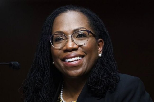 H Ketanji Brown Jackson έγινε η πρώτη μαύρη Δικαστής στο Ανώτατο Δικαστήριο των ΗΠΑ