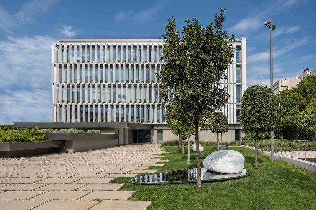 Η Noval Property επαναπροσδιορίζει τον ρόλο των κτηρίων της μέσω της Τέχνης