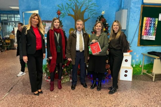 TÜV NORD Hellas: Παράδοση Αυτόματου Εξωτερικού Απινιδωτή στο 4ο Δημοτικό Σχολείο Ζωγράφου 
