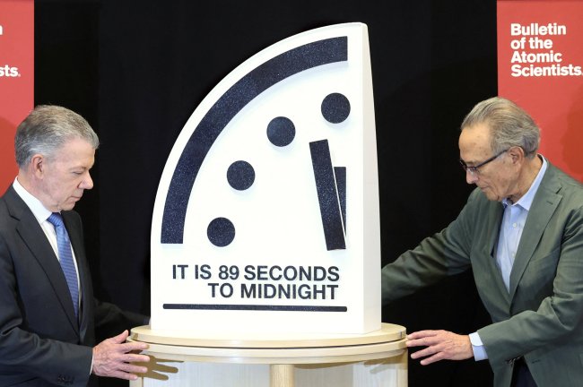 Doomsday Clock: Ο κόσμος πιο κοντά στην «καταστροφή» από ποτέ