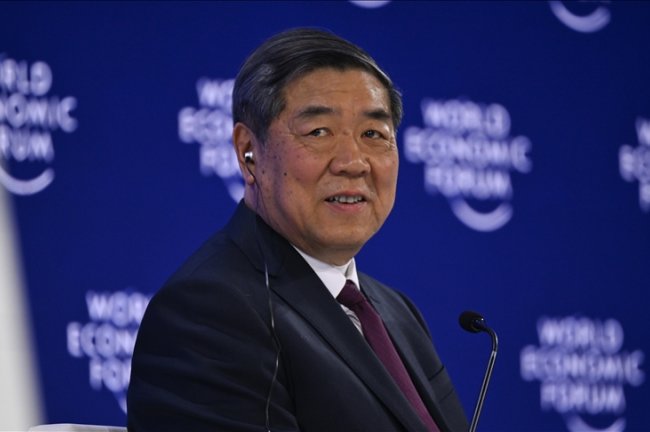 Η Κίνα στο Νταβός με μήνυμα συνεργασίας και κλίματος: ελεύθερο εμπόριο, διάλογος και ρόλος στην πράσινη μετάβαση