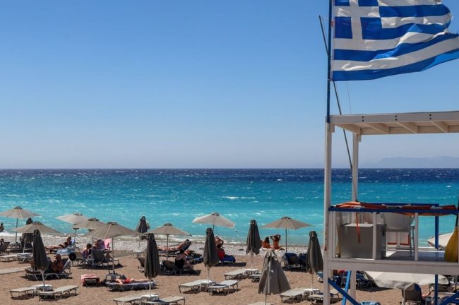 ΥΠΕΝ: Καμία κατασκευή 25 μέτρα από την ακτογραμμή – Τι αλλάζει στον τουρισμό