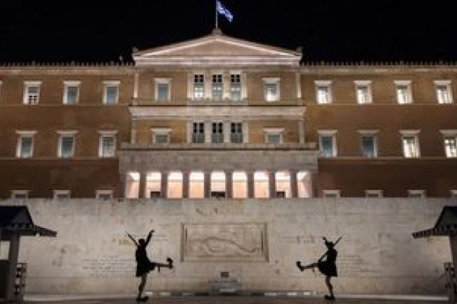 Βουλή: Ψηφίζεται σήμερα το νομοσχέδιο για ίση αμοιβή ανδρών και γυναικών