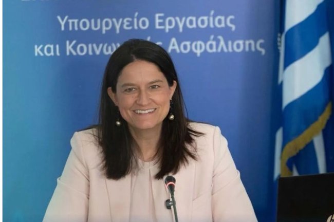 Κεραμέως: Νέα μέτρα για την προστασία της μητρότητας – Επεκτείνεται η ειδική άδεια σε περισσότερες εργαζόμενες μητέρες